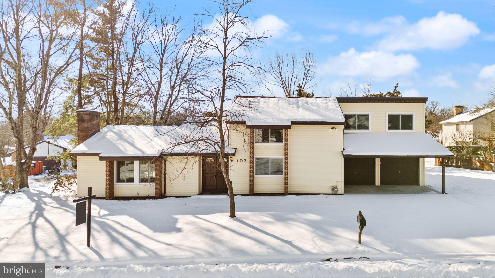103 Farmington Ln