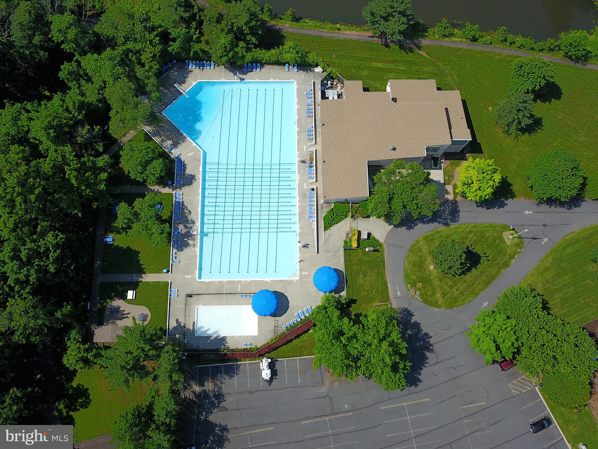 103 Farmington Ln