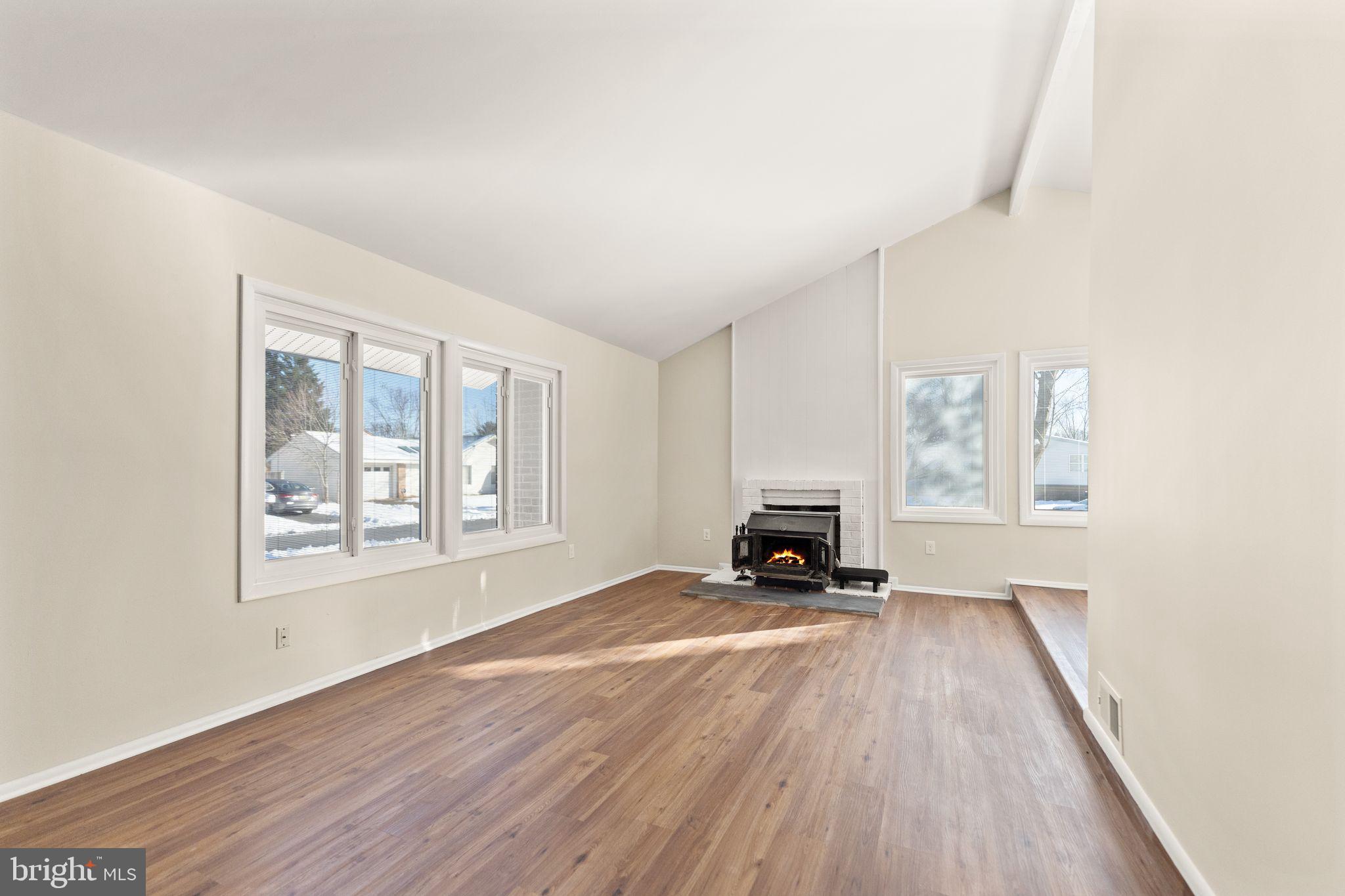 103 Farmington Ln