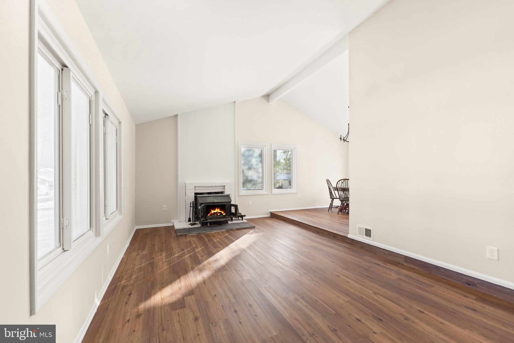 103 Farmington Ln
