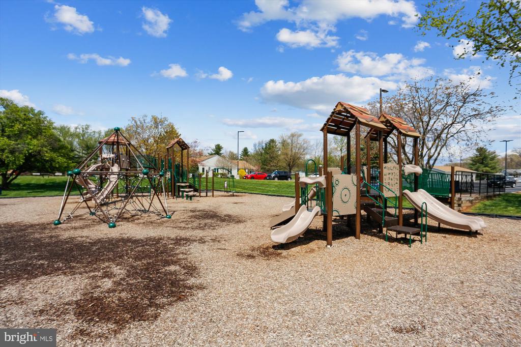 103 Farmington Ln
