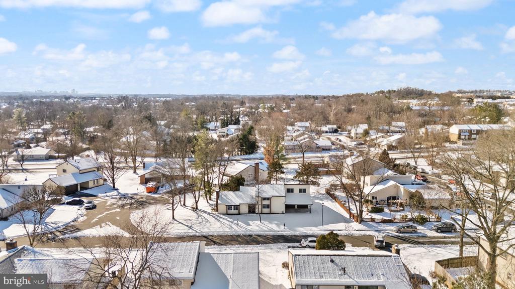 103 Farmington Ln