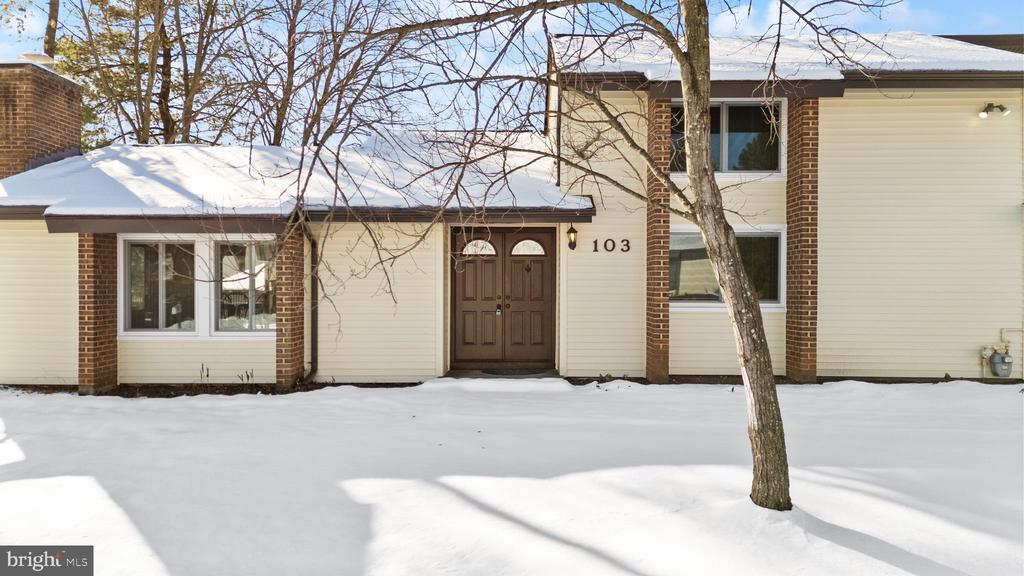 103 Farmington Ln