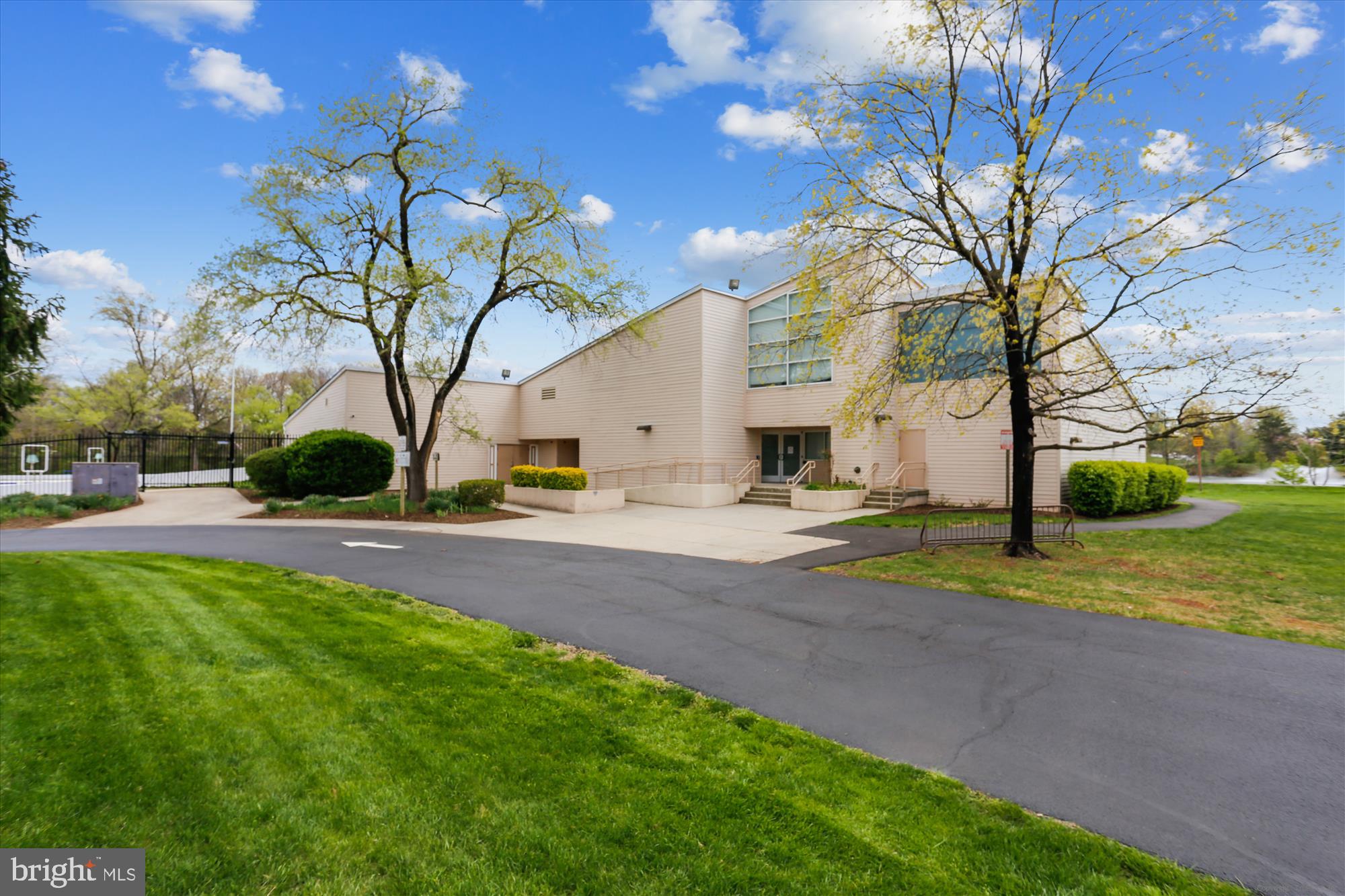 103 Farmington Ln