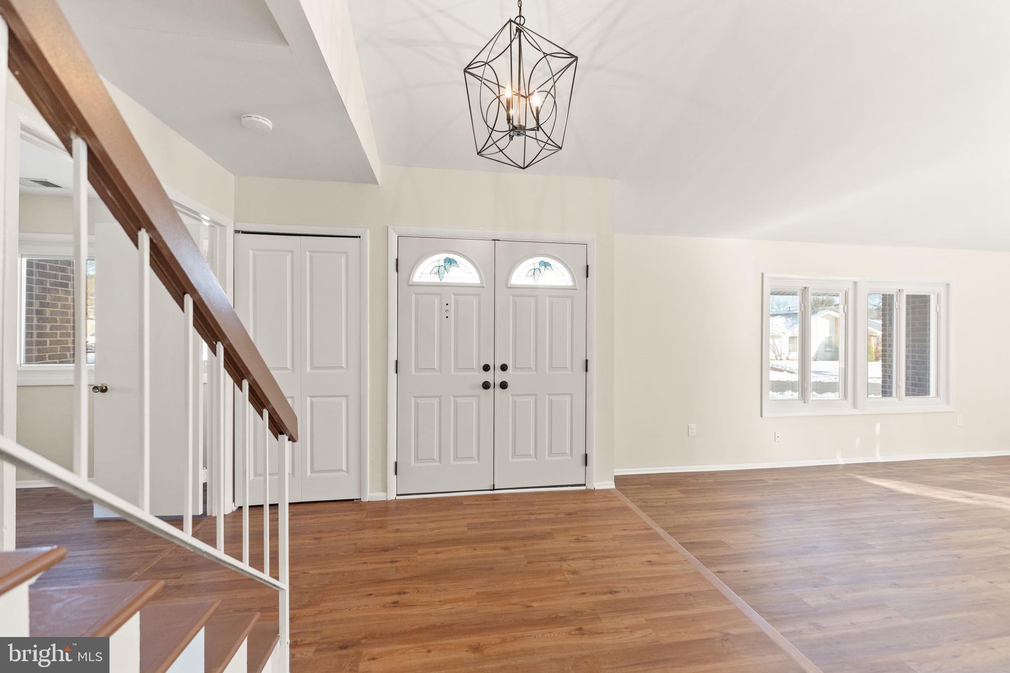 103 Farmington Ln