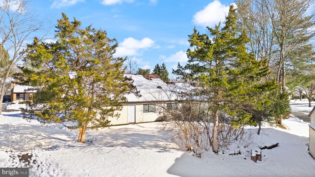 103 Farmington Ln