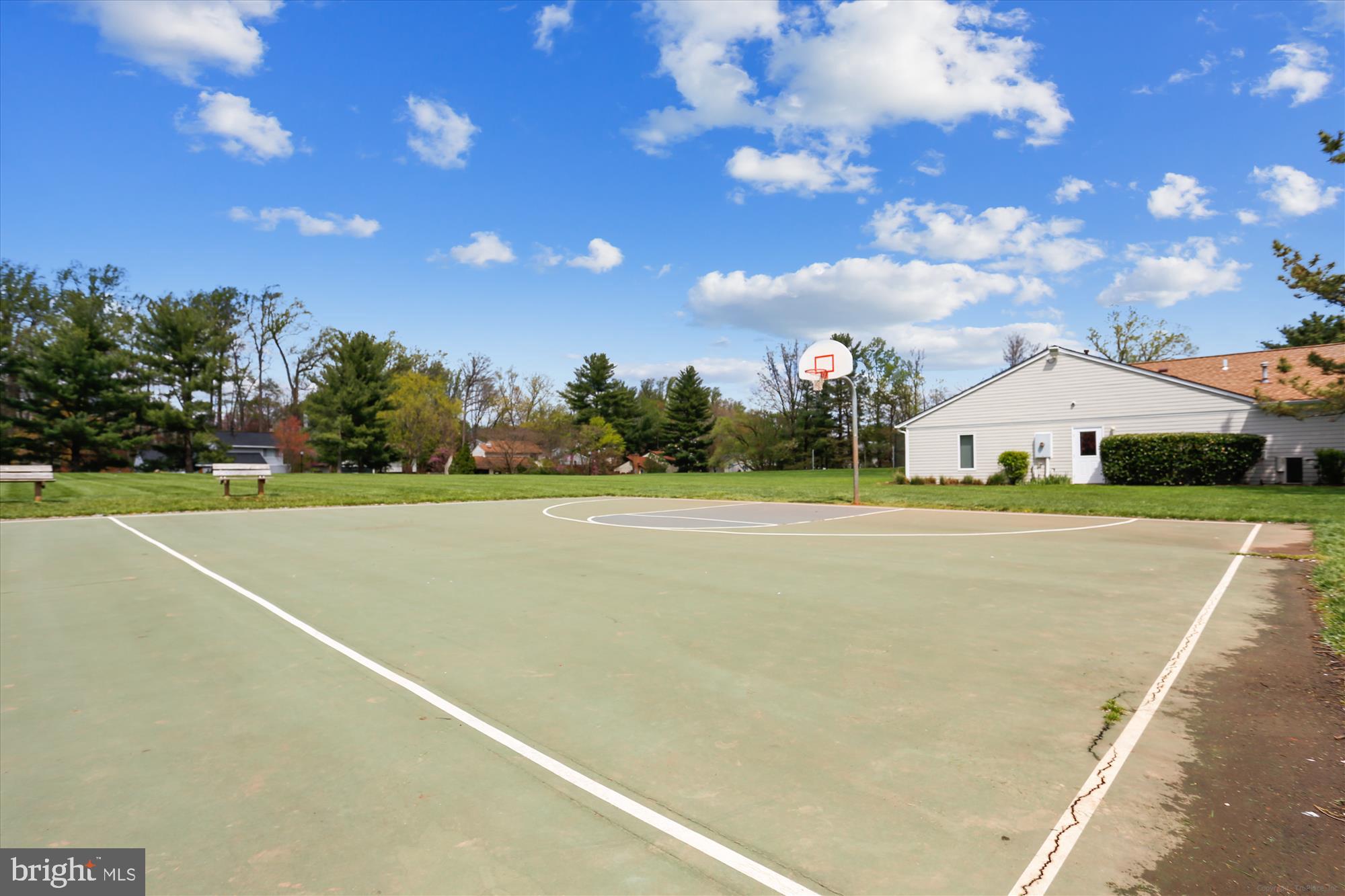 103 Farmington Ln