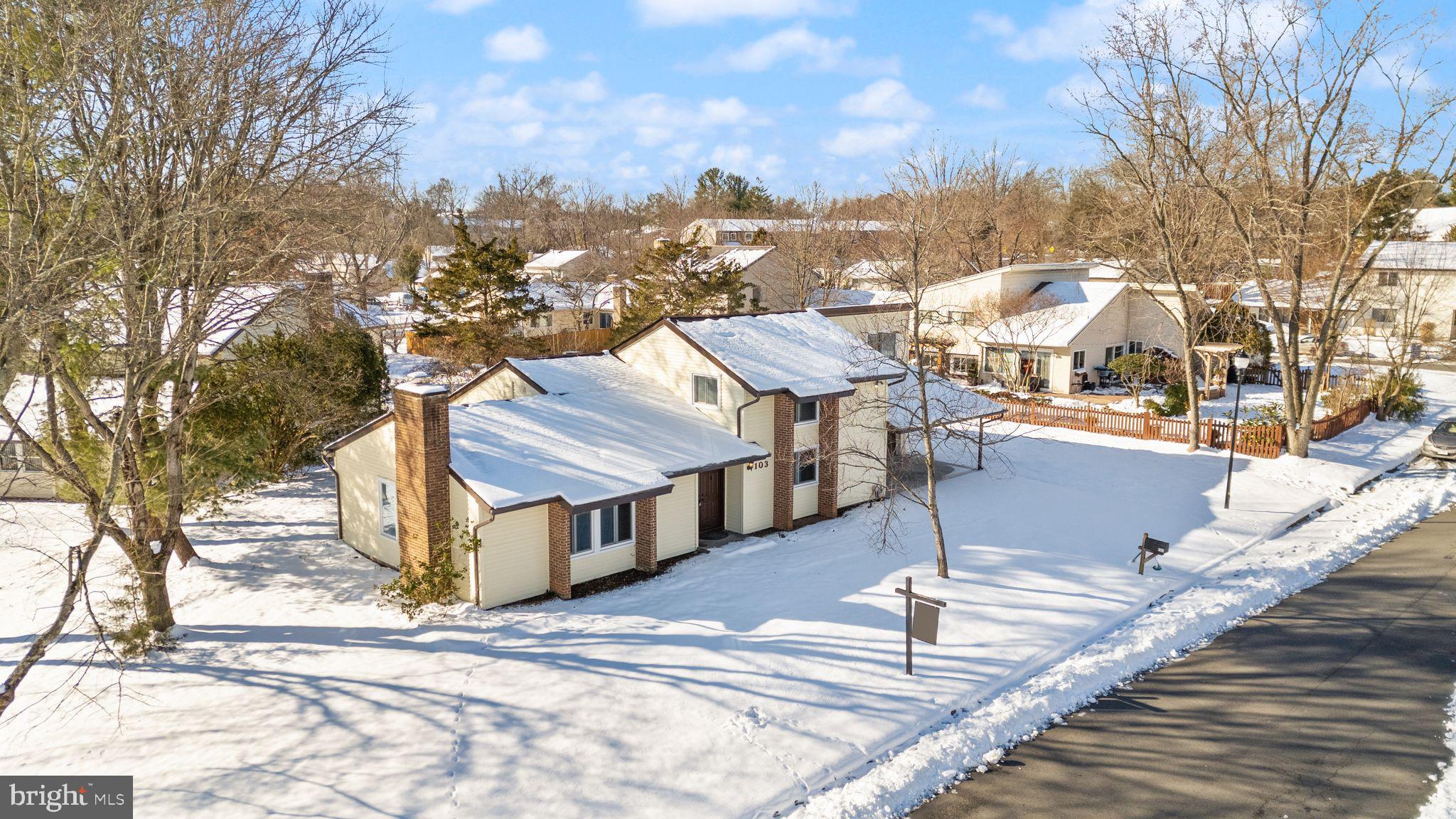 103 Farmington Ln