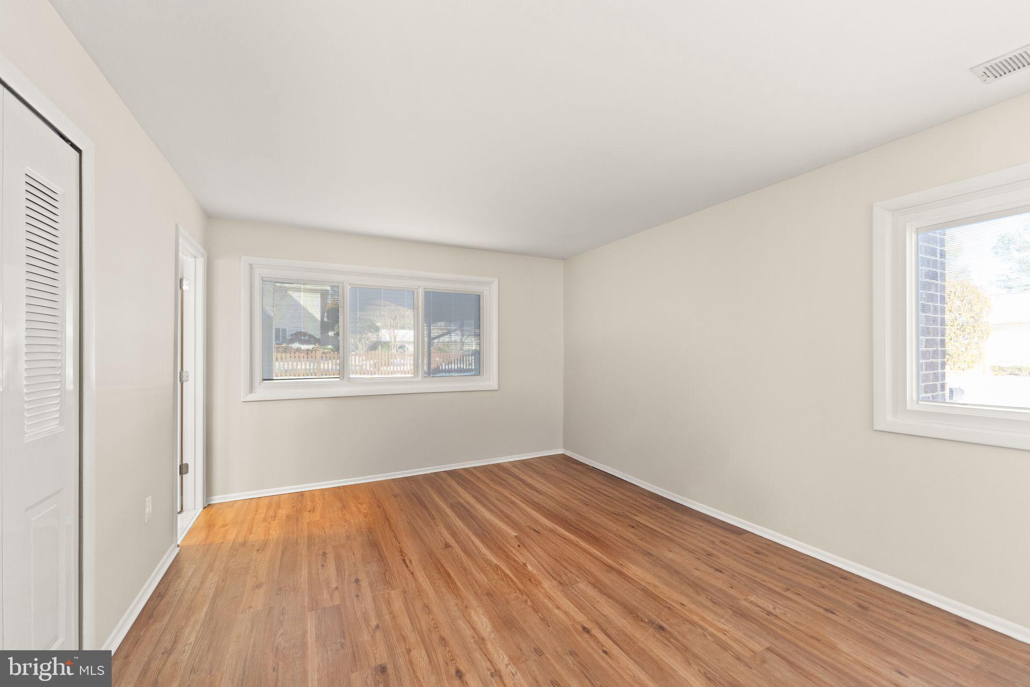 103 Farmington Ln