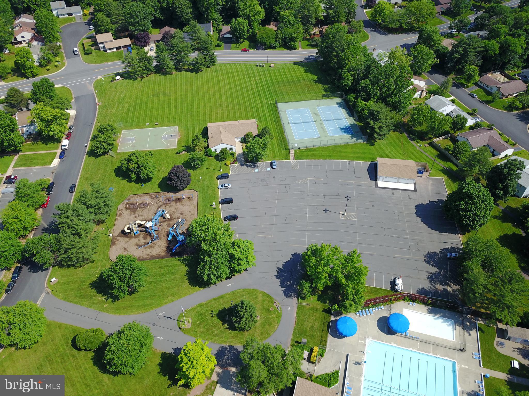 103 Farmington Ln