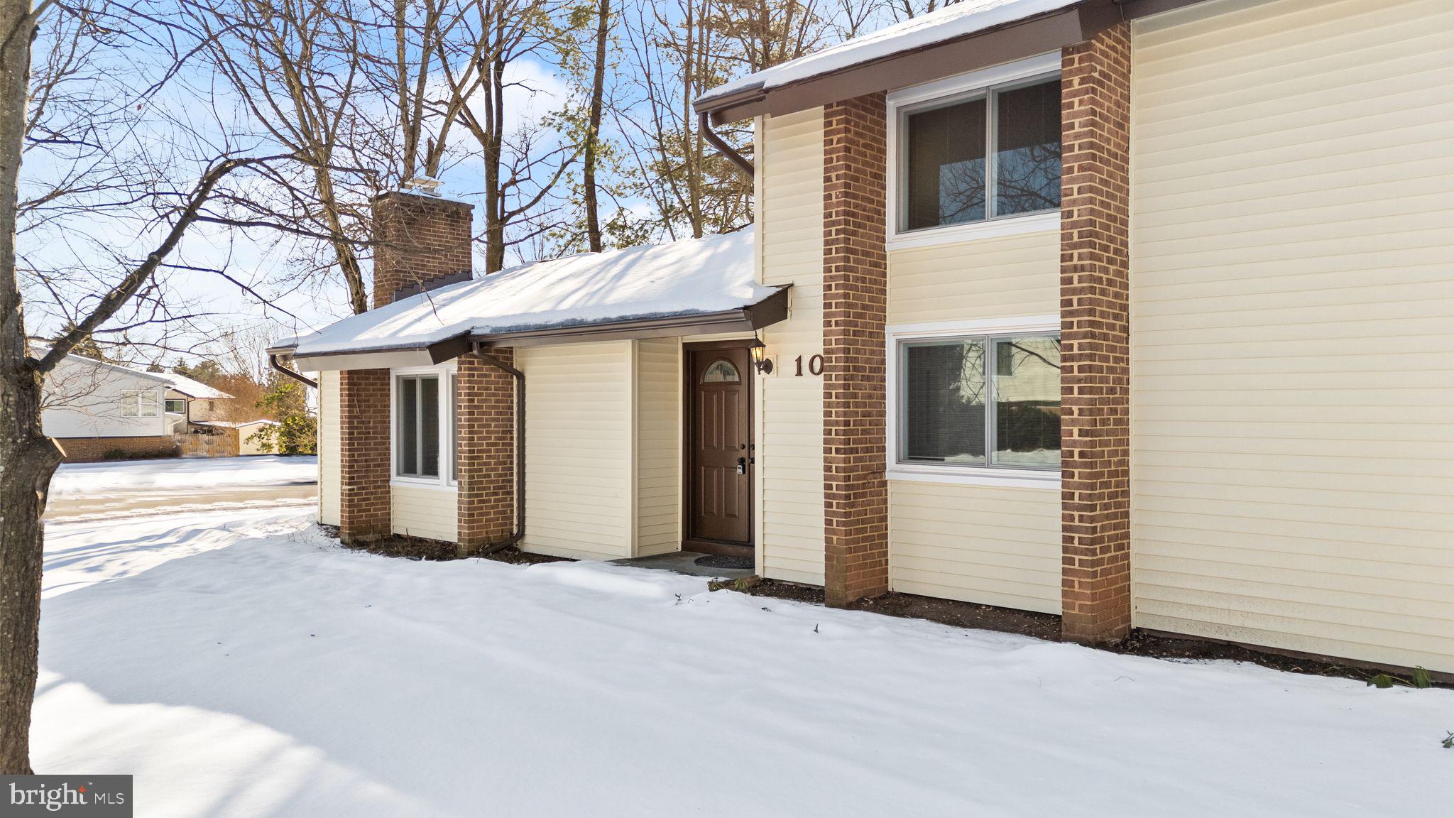 103 Farmington Ln