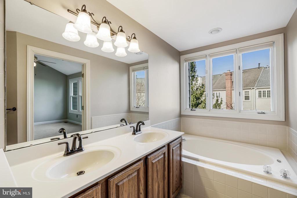 46538 LYNNHAVEN SQ