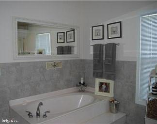 701 CHIMNEY CT NE