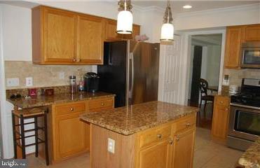 701 CHIMNEY CT NE