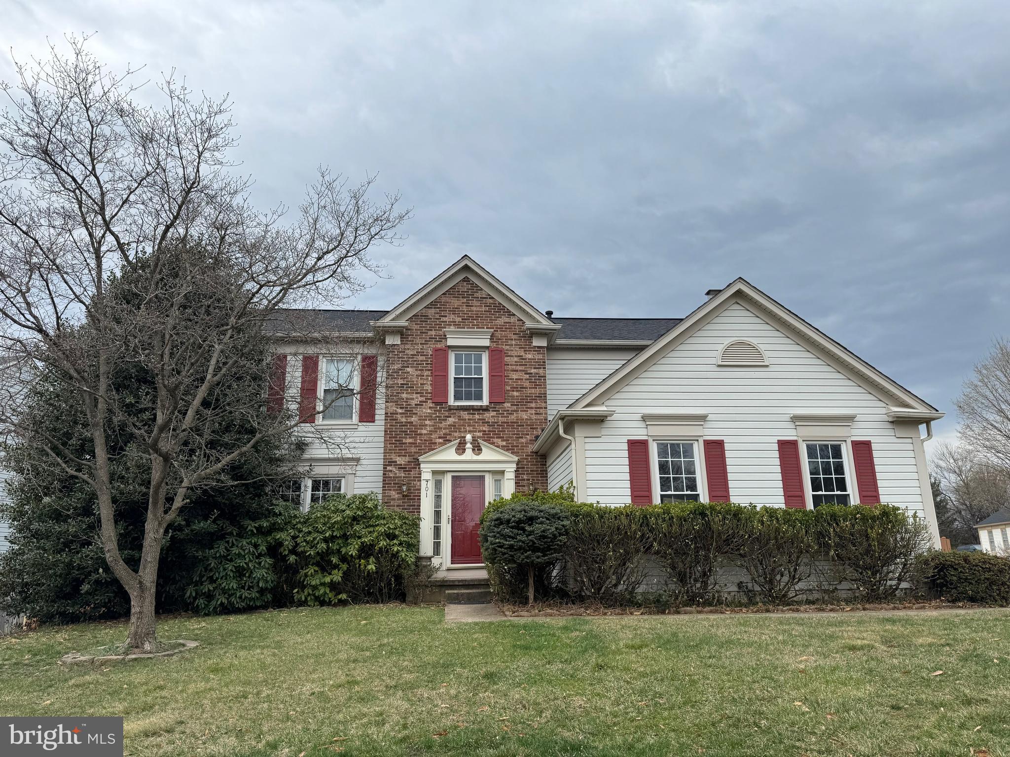 701 CHIMNEY CT NE