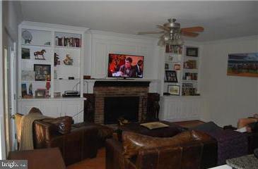 701 CHIMNEY CT NE