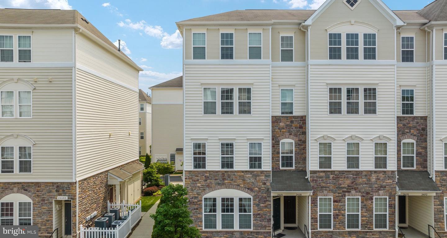 24686 Byrne Meadow Sq