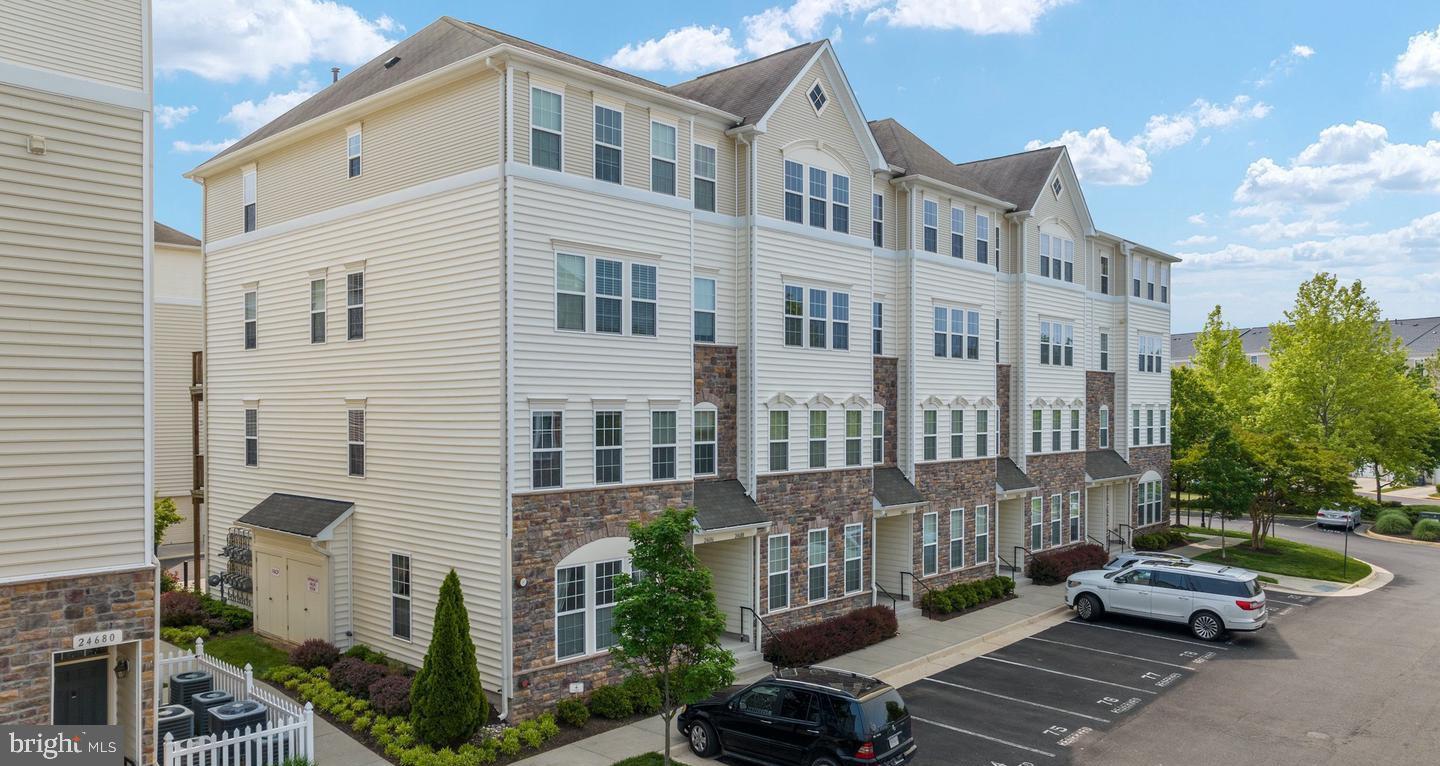 24686 Byrne Meadow Sq