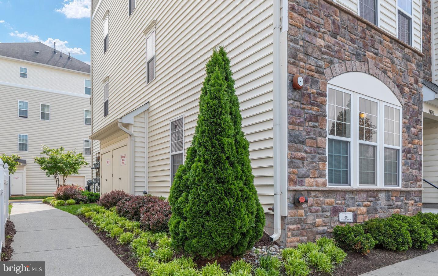 24686 Byrne Meadow Sq