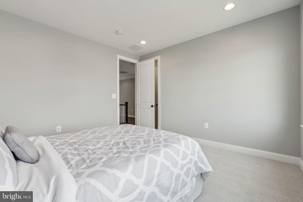 25956 Cullen Run Pl