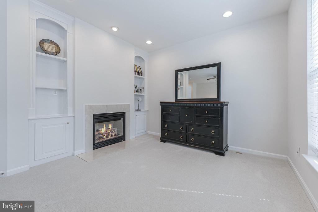 22948 Fanshaw Sq