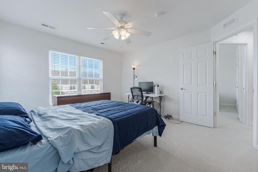 22948 Fanshaw Sq