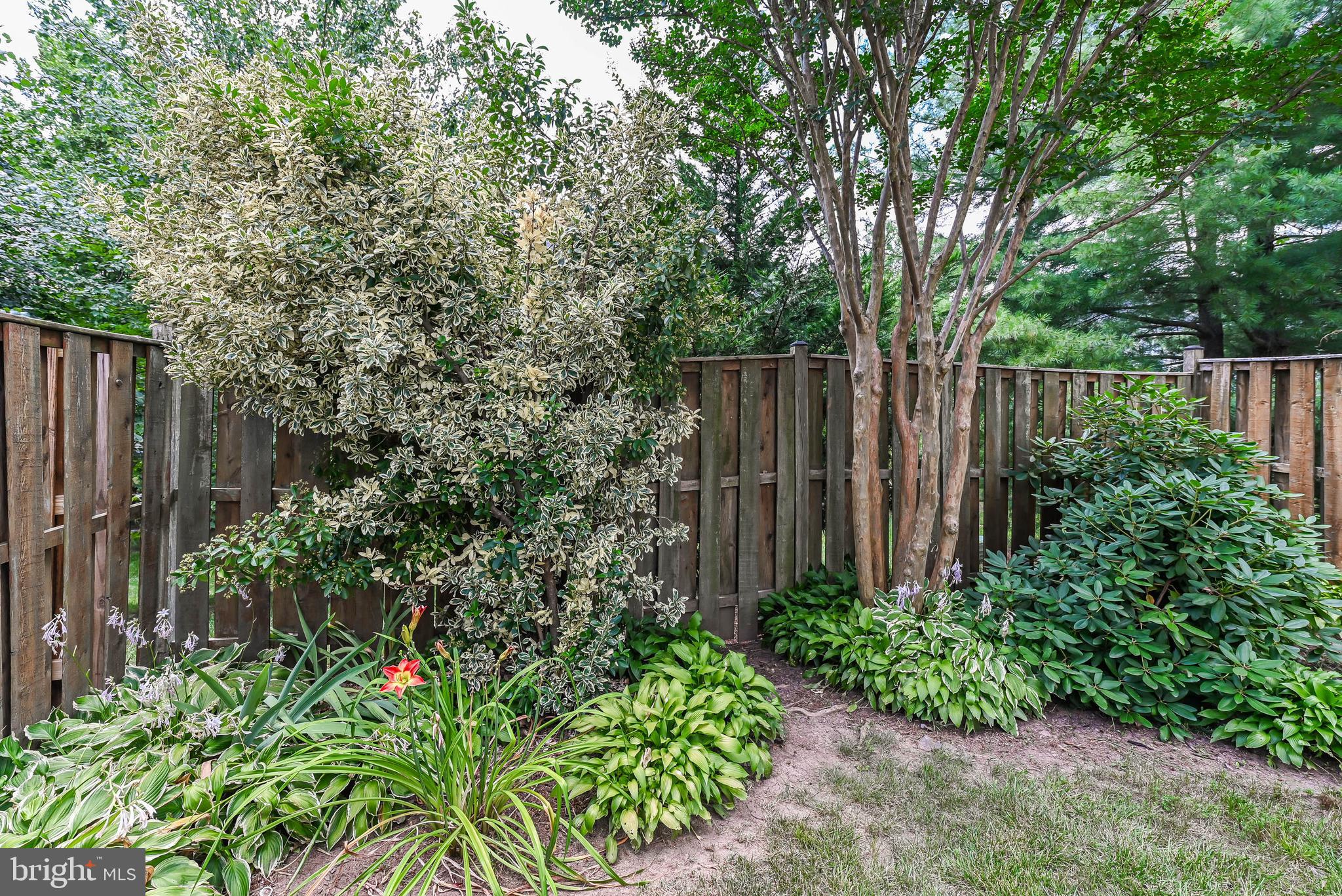 829 VALEMOUNT TERRACE NE