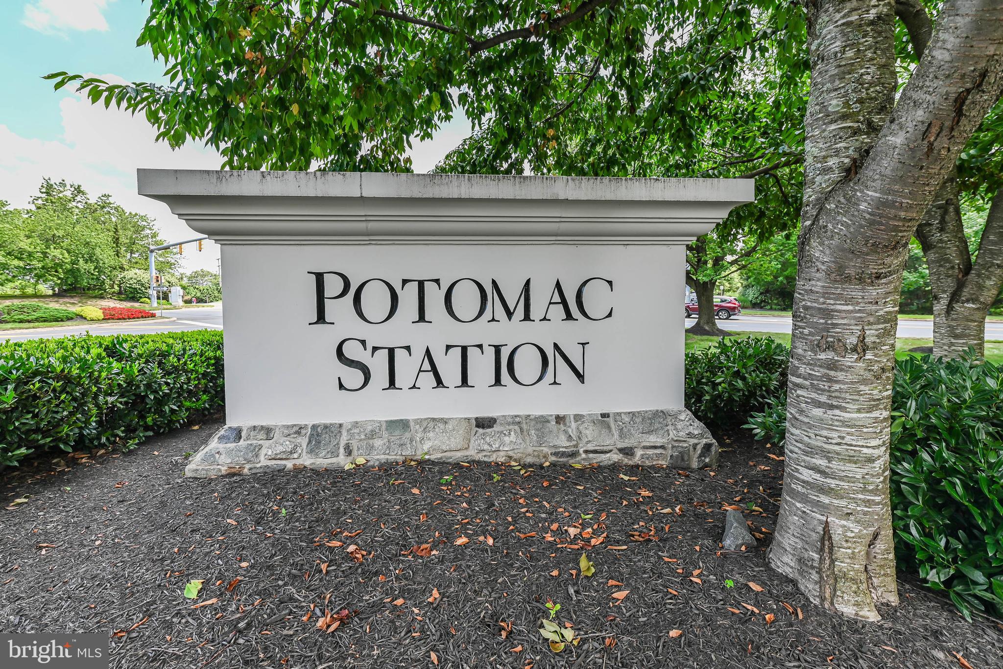 829 VALEMOUNT TERRACE NE