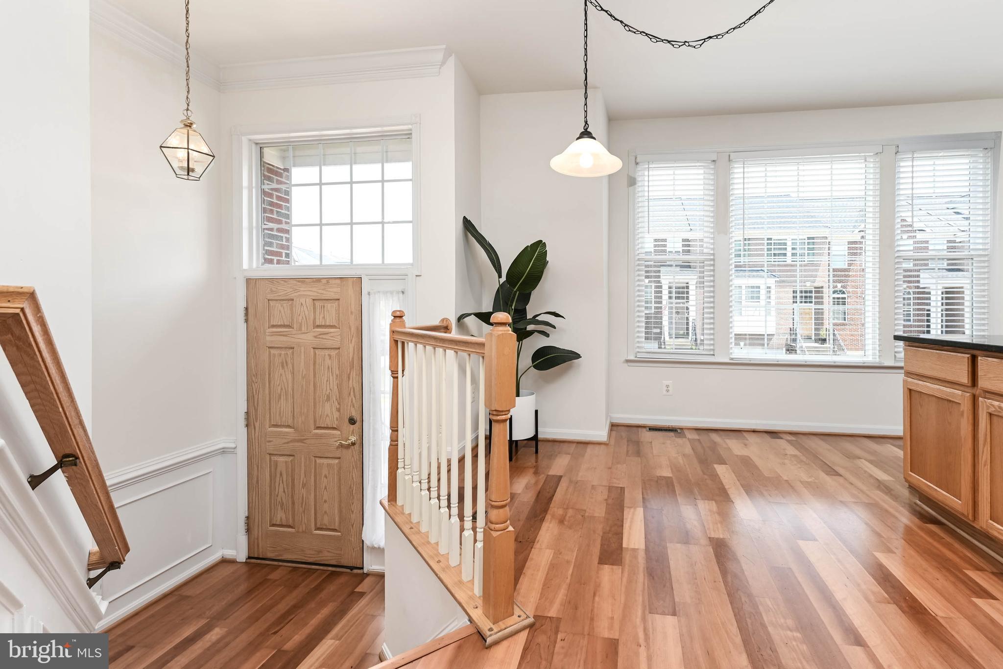 829 VALEMOUNT TERRACE NE