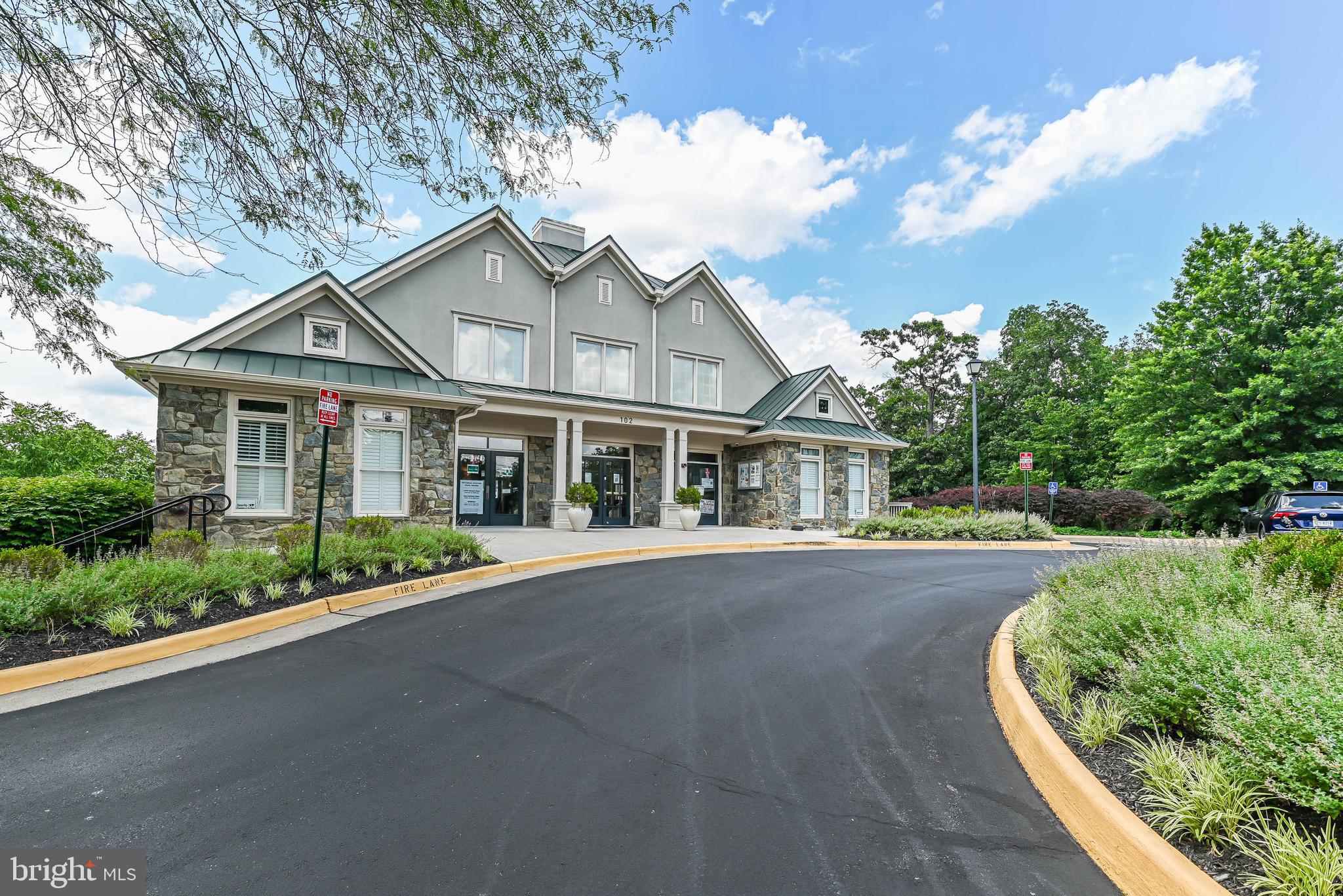 829 VALEMOUNT TERRACE NE