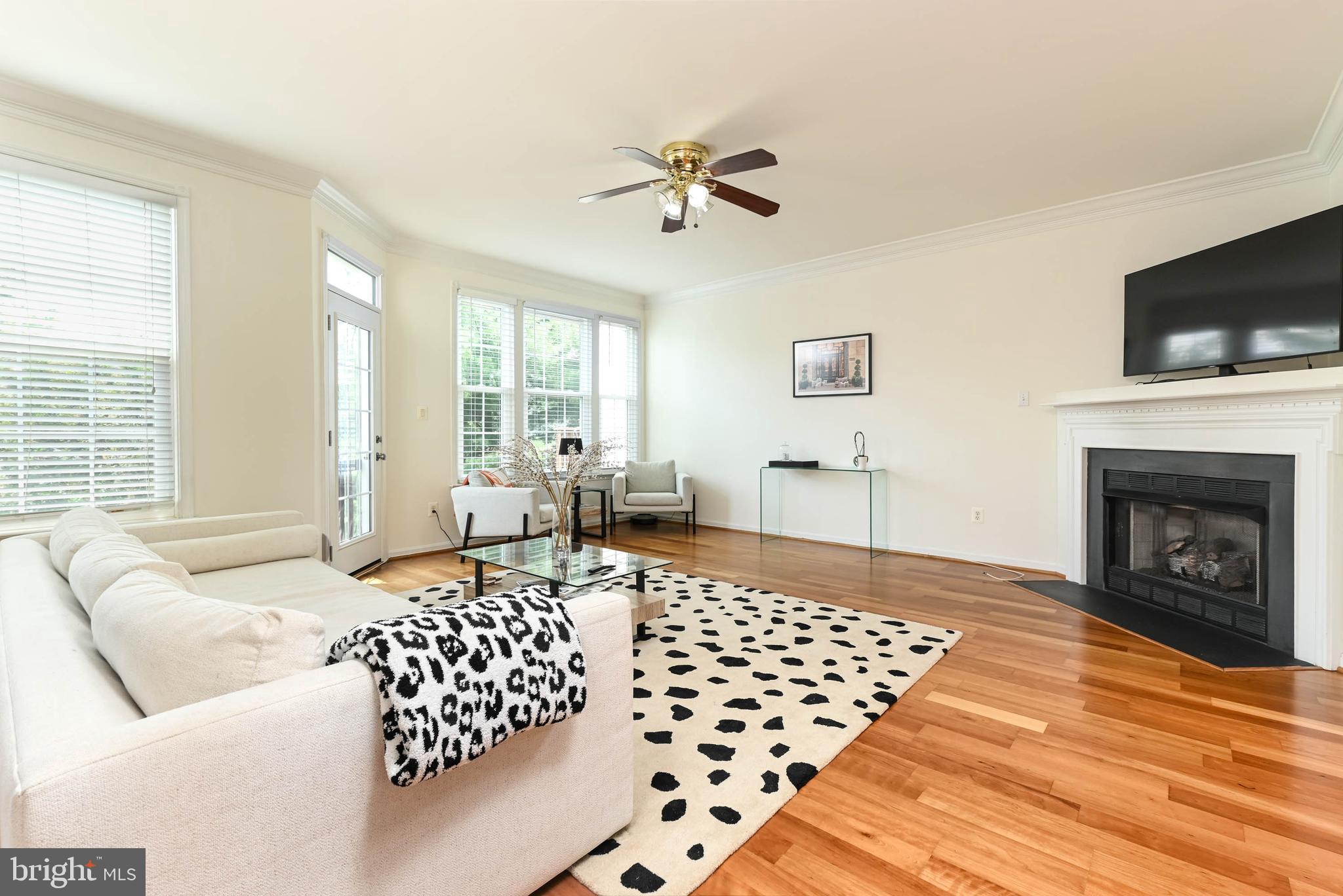 829 VALEMOUNT TERRACE NE