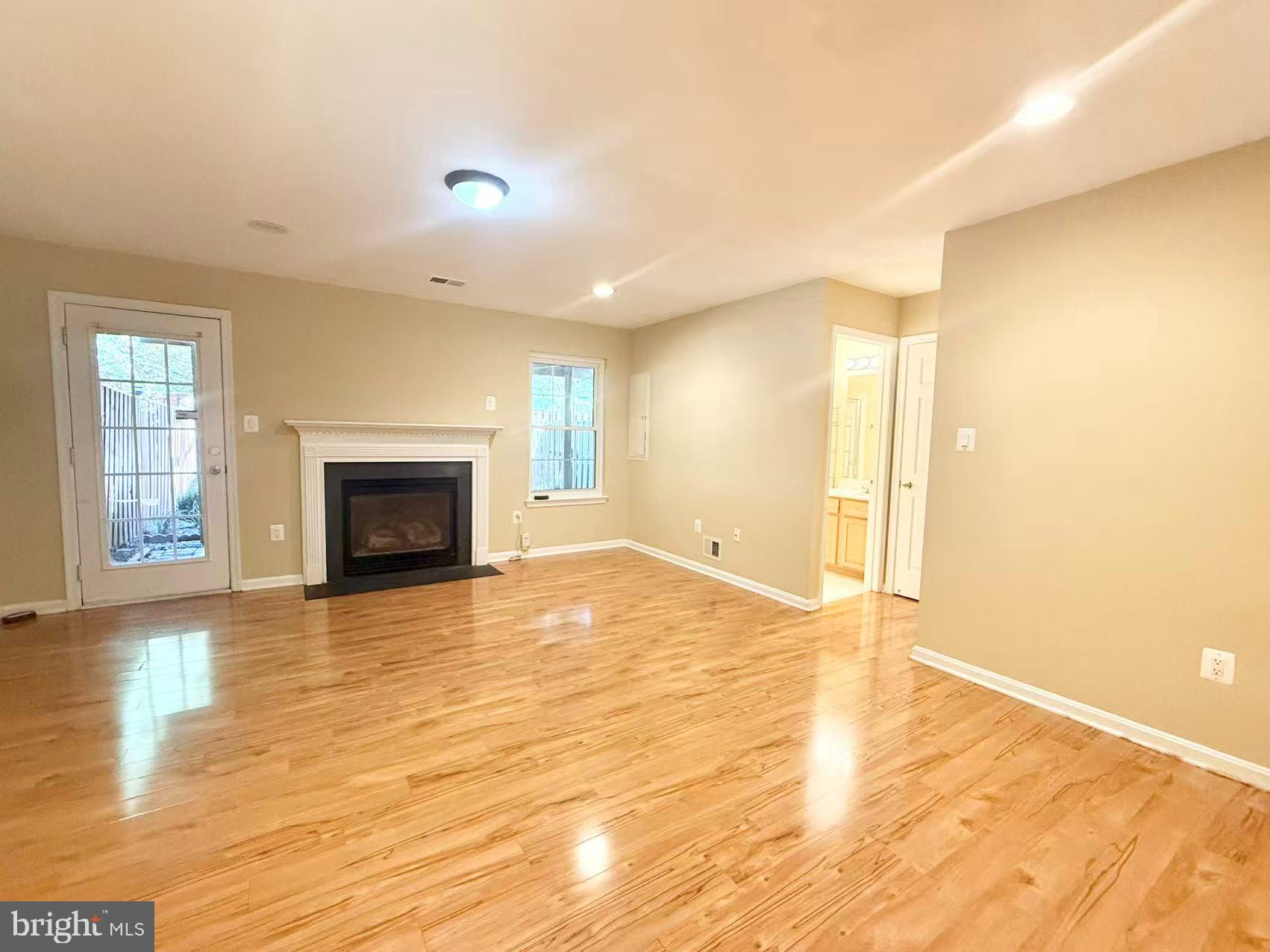 18489 SIERRA SPRINGS SQUARE