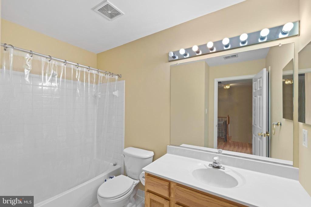 18489 SIERRA SPRINGS SQUARE