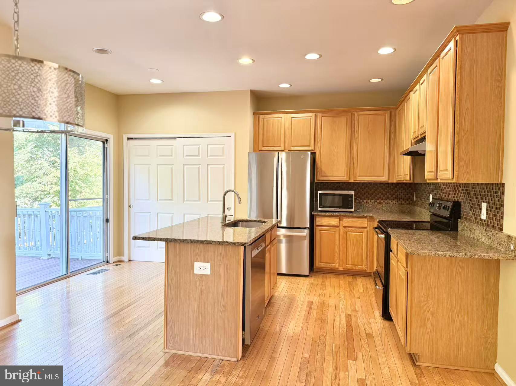 18489 SIERRA SPRINGS SQUARE