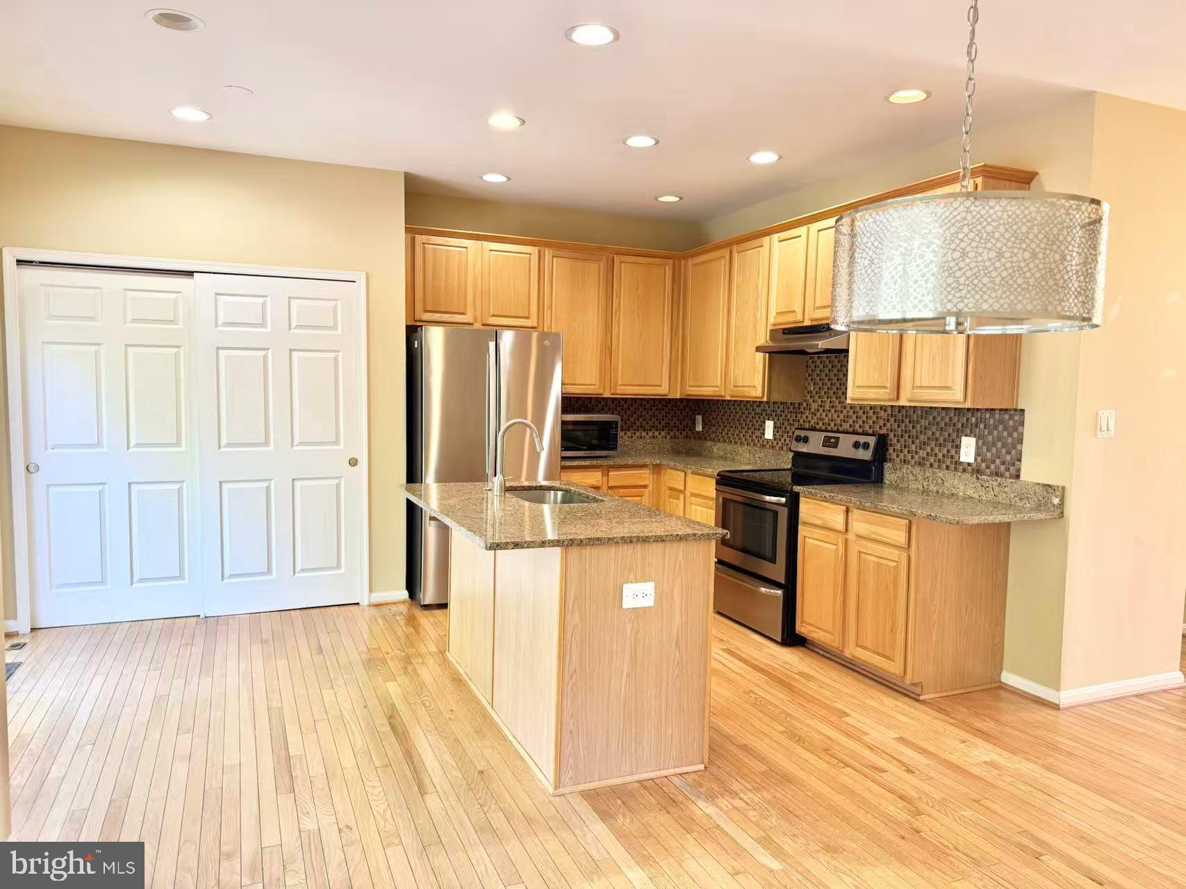 18489 SIERRA SPRINGS SQUARE