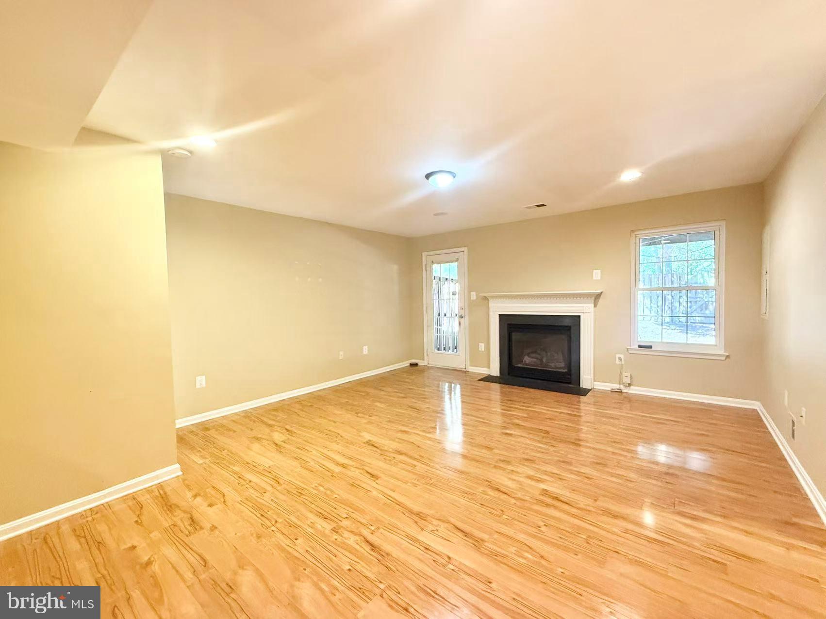 18489 SIERRA SPRINGS SQUARE