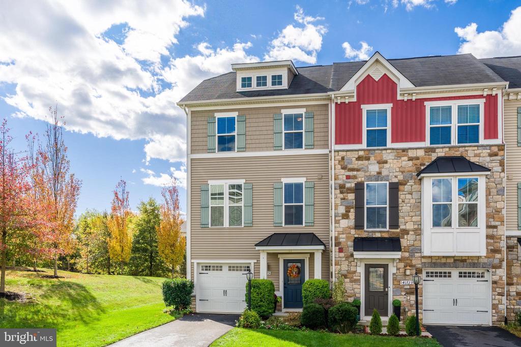 41725 MCMONAGLE SQUARE