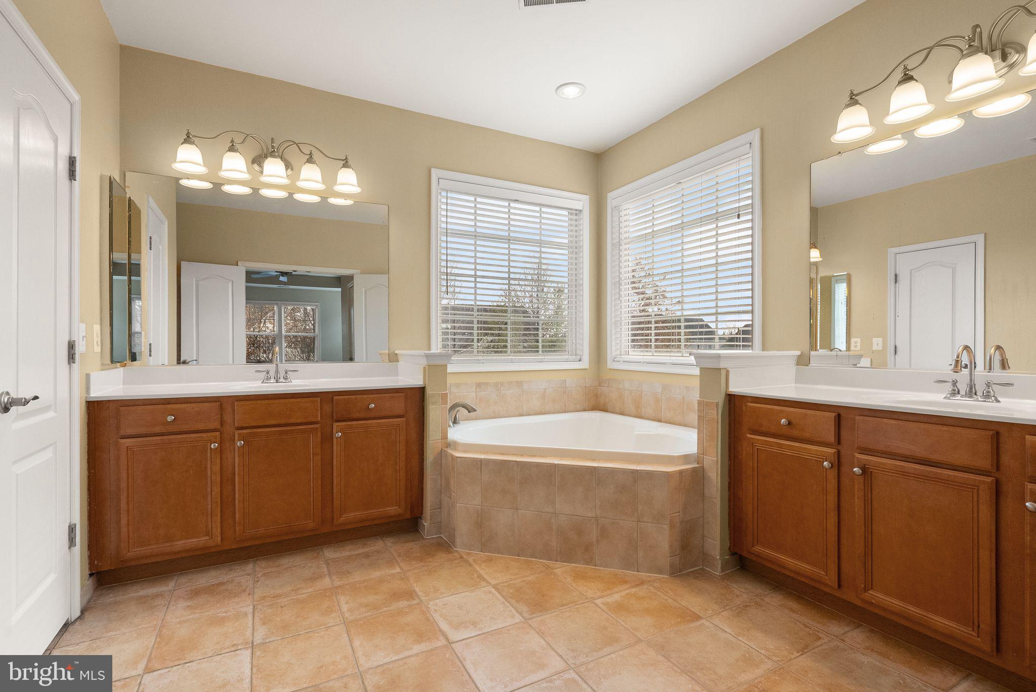 19296 CREEK FIELD CIRCLE