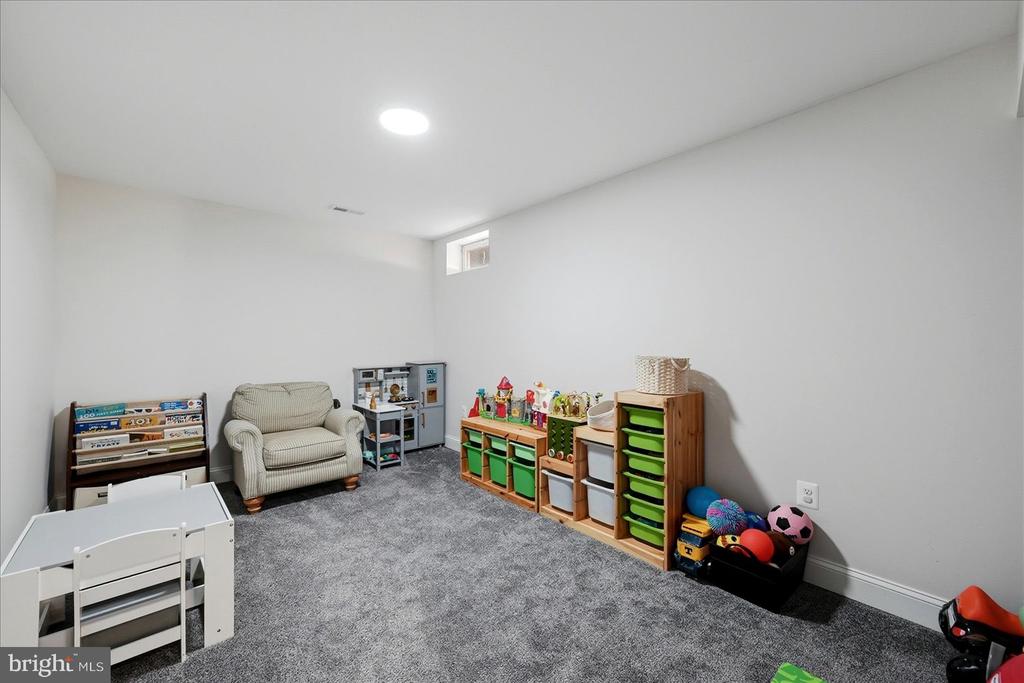 17301 VANNES COURT