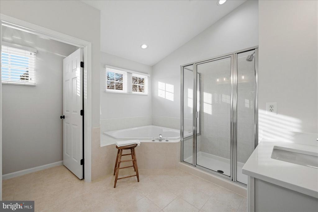 17301 VANNES COURT