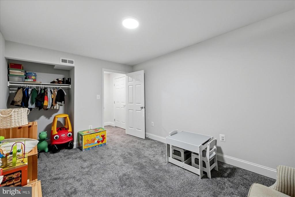 17301 VANNES COURT