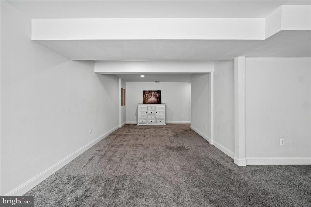 17301 VANNES COURT