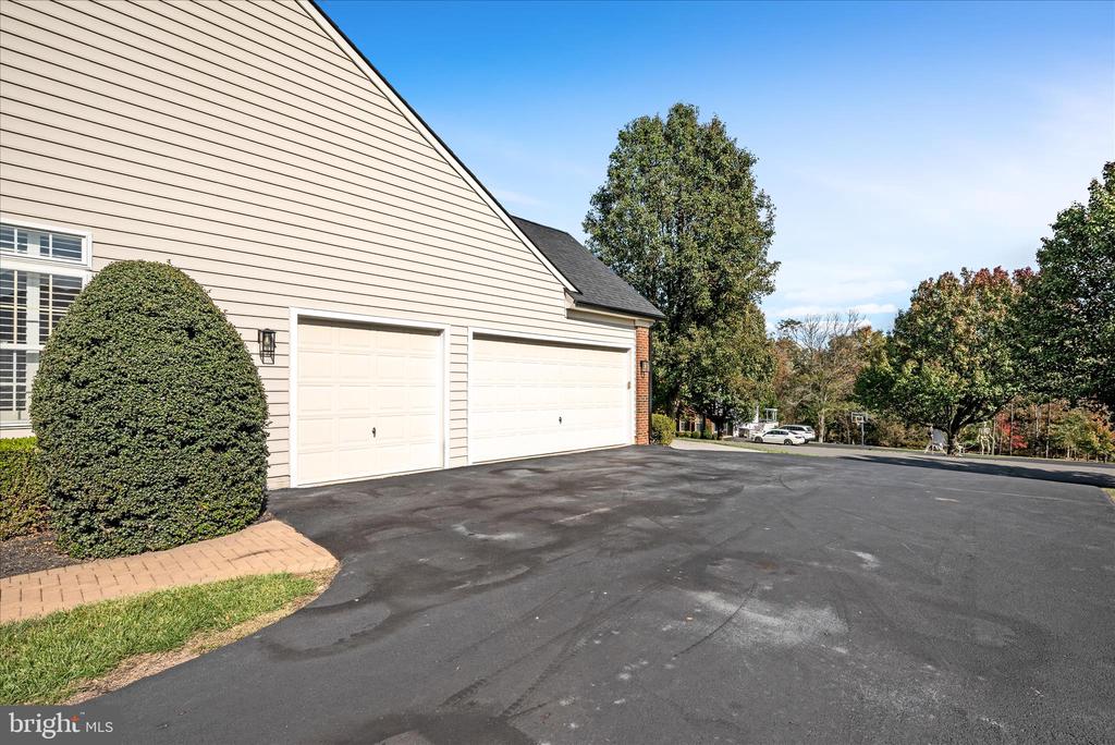 17301 VANNES COURT