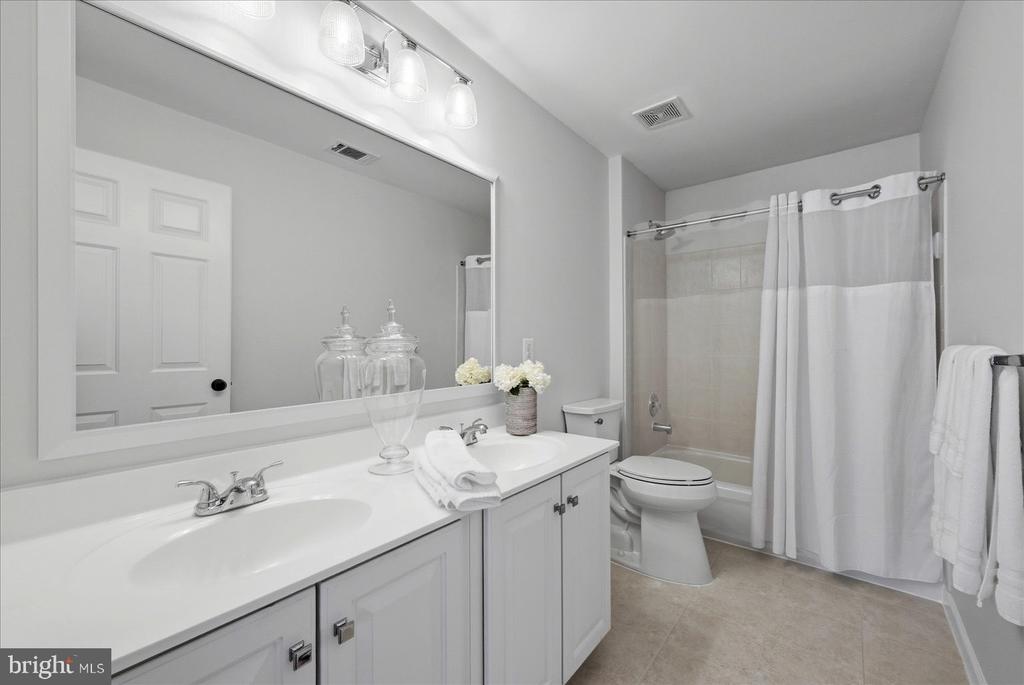 17301 VANNES COURT
