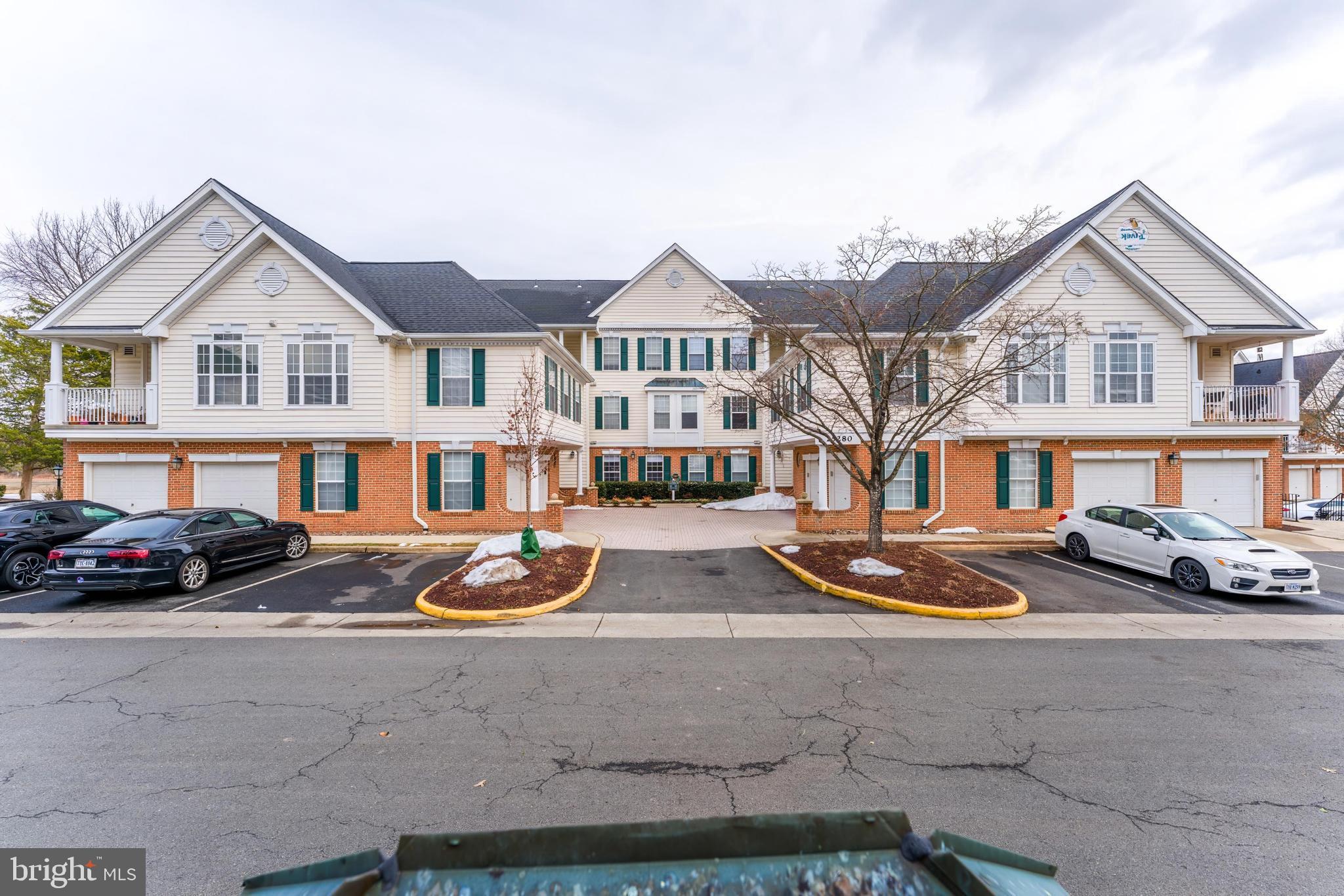 25280 LAKE SHORE SQUARE 102