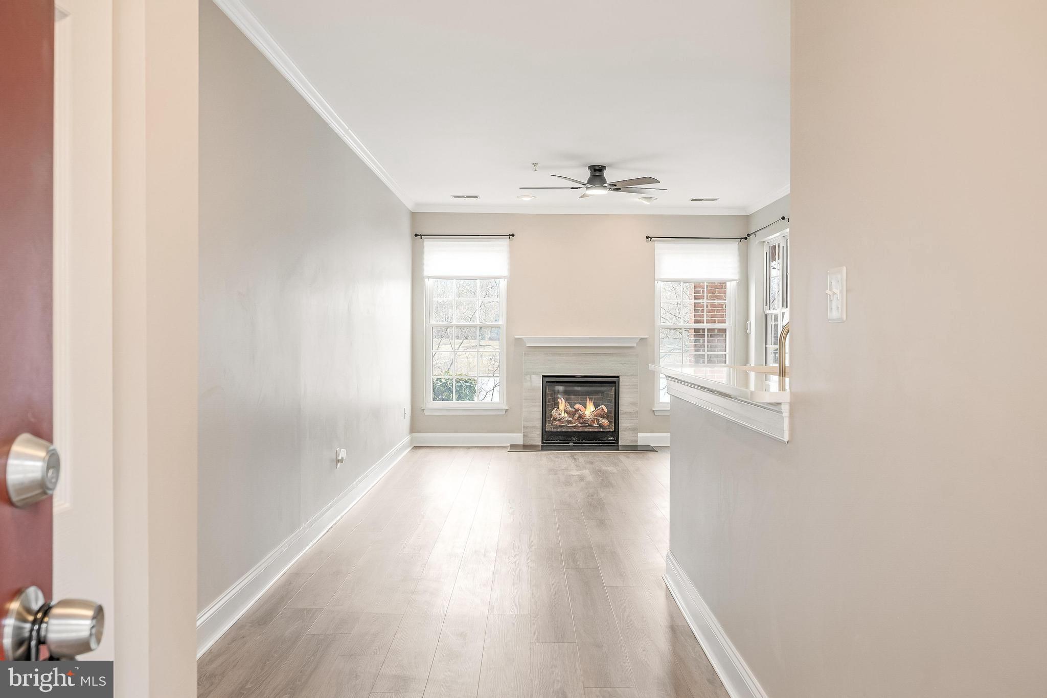 25280 LAKE SHORE SQUARE 102