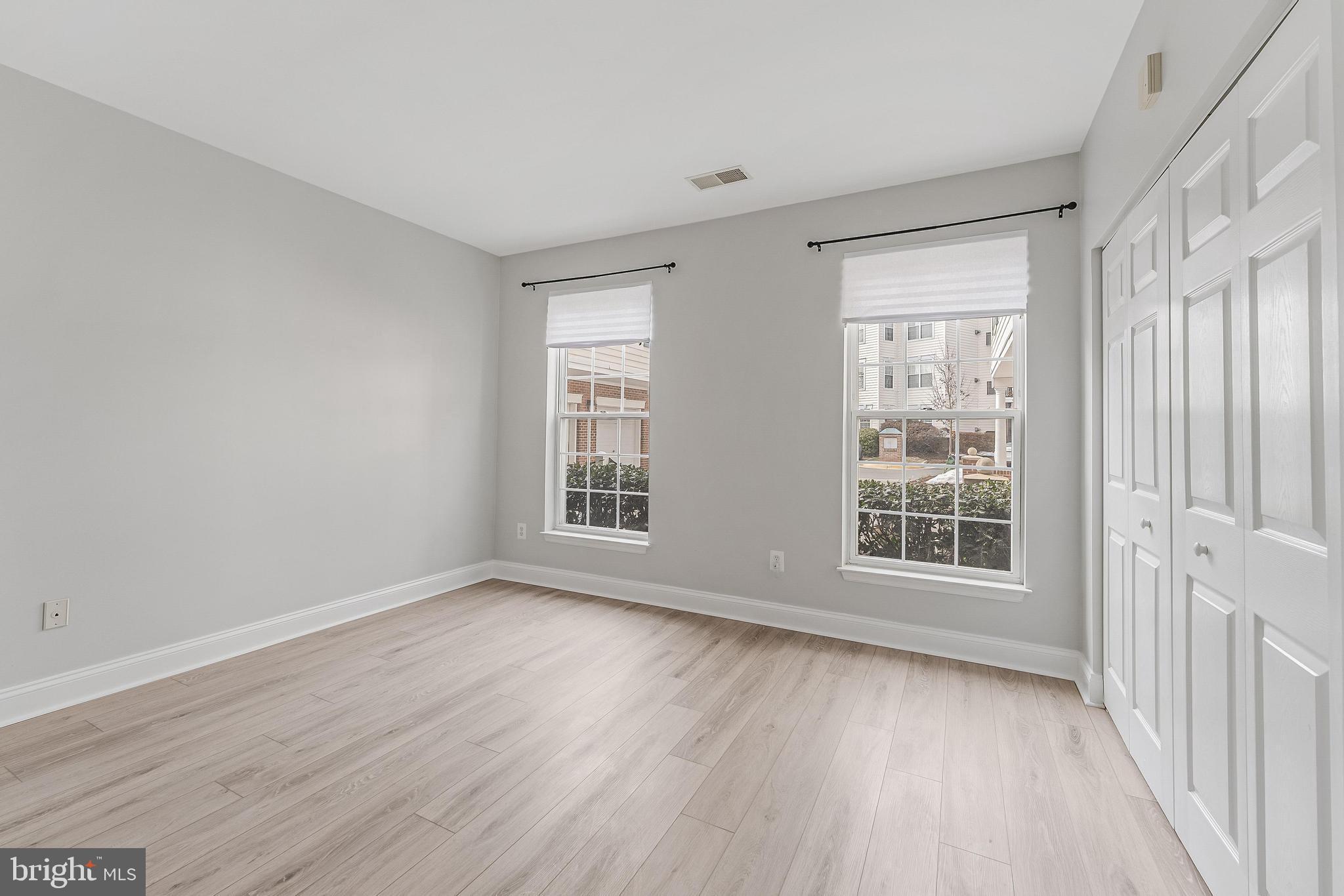 25280 LAKE SHORE SQUARE 102