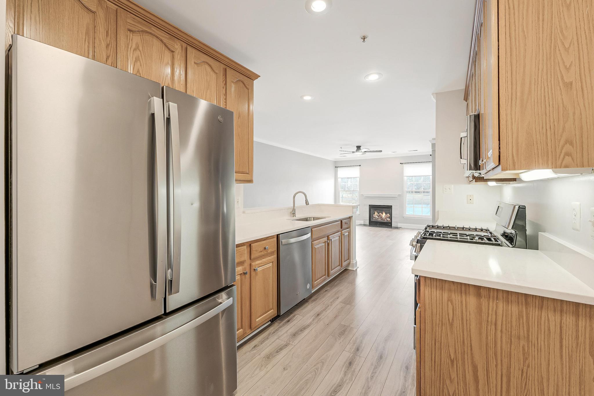 25280 LAKE SHORE SQUARE 102