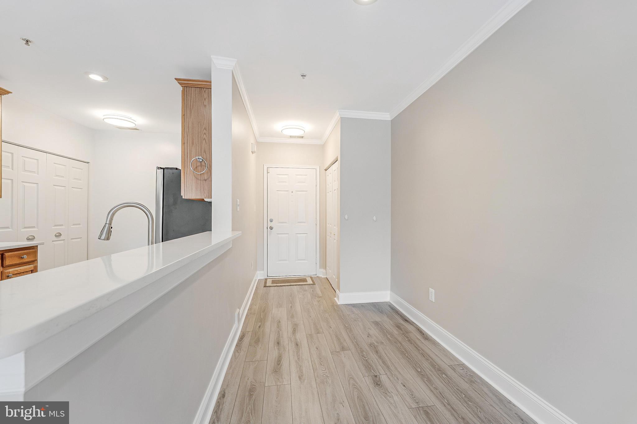 25280 LAKE SHORE SQUARE 102