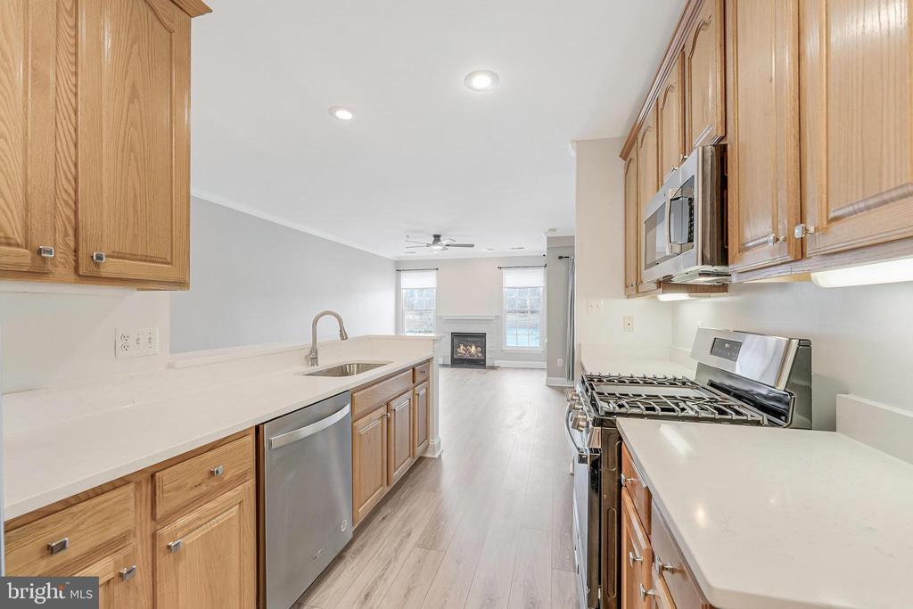 25280 LAKE SHORE SQUARE 102
